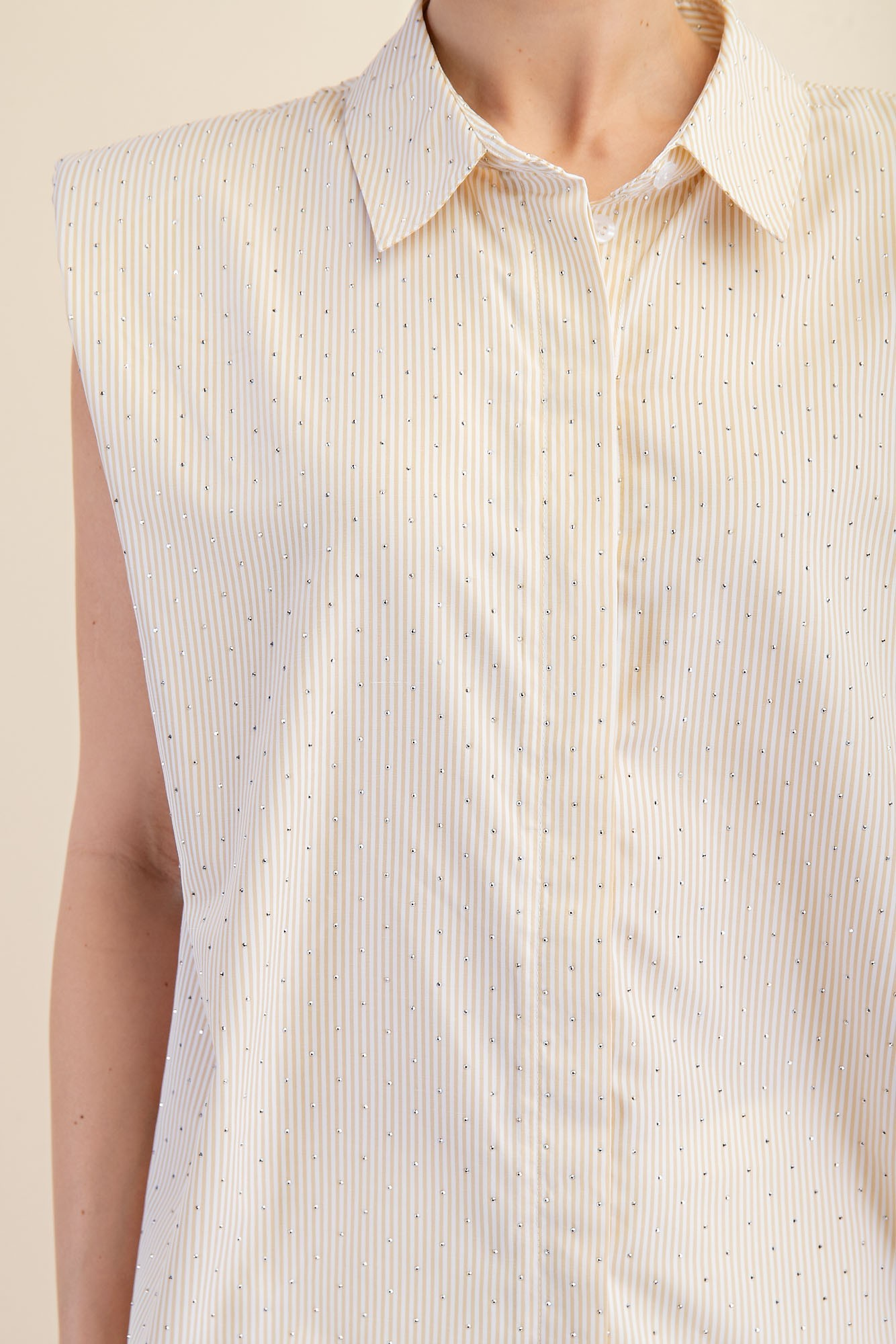 Collar Neck Shoulder Pad Shirt