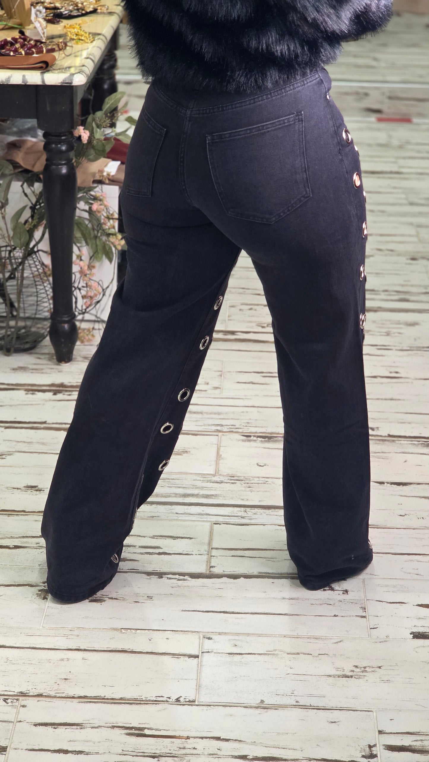 BLACK DETAILS PANTS