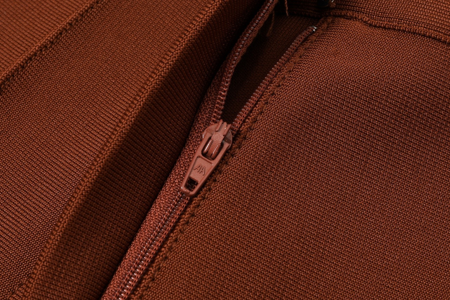 Figure-hugging Bandage Pants