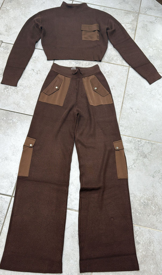 KNIT SWEATER AND CARGO PANTS