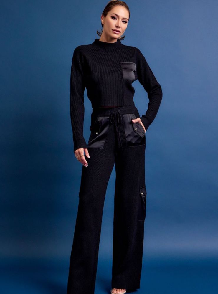 KNIT SWEATER AND CARGO PANTS