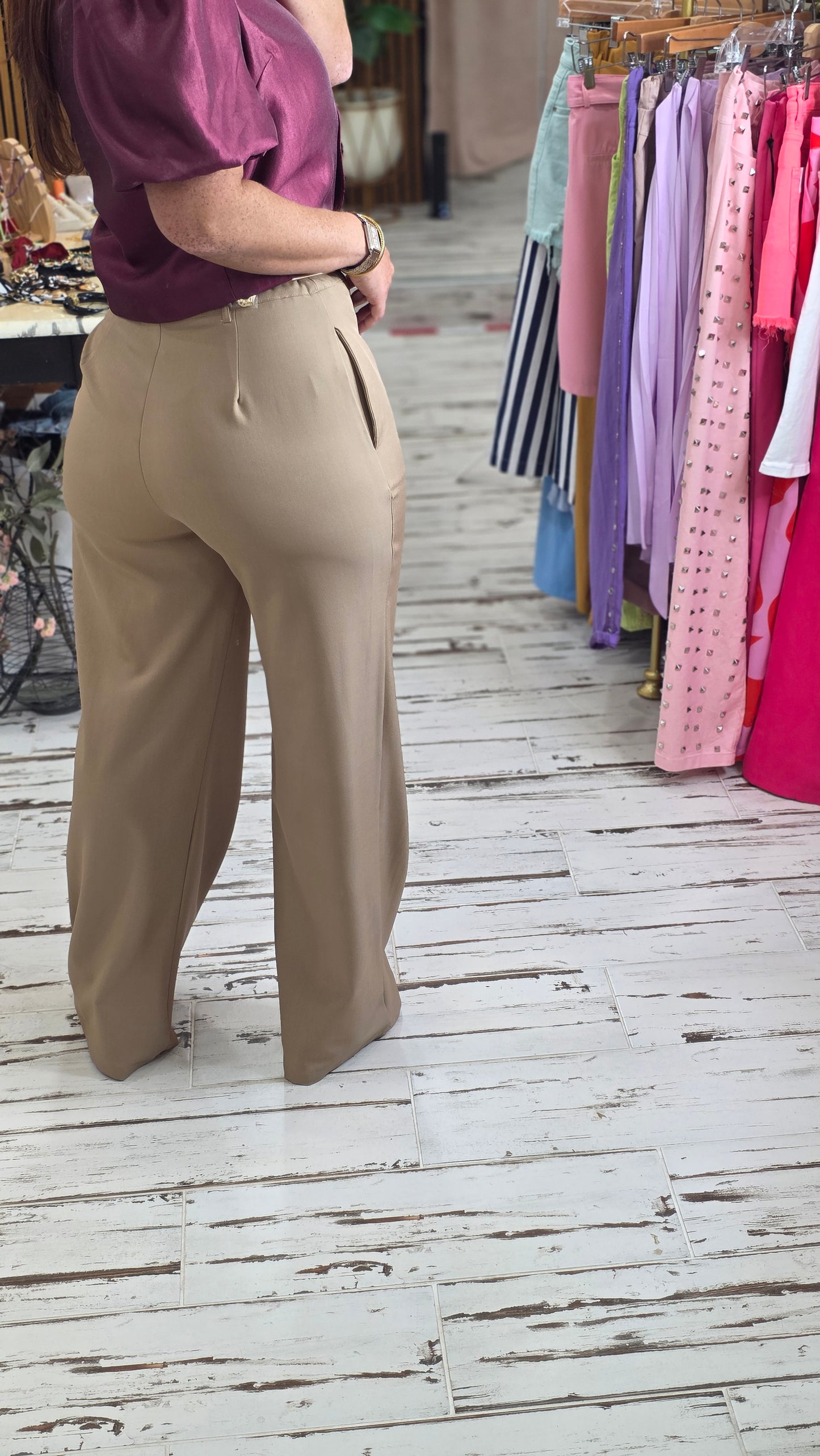 GOLD BELT DETAIL PANTS